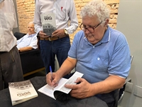 Jornalista de Votuporanga lança livro ‘Baú de Votu’