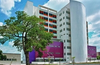 A mãe da criança relatou à médica que o atendeu que o bebê teria caído do carrinho (Foto: HCM)