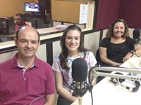 O vice-presidente da Academia, Luciano Muchiotti, a secretária-geral Paula Valdambrini e a presidente Célia Sarkis (Foto: A Cidade) 