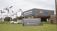 O ladrão foi surpreendido ao tentar furtar a fiação elétrica do Hospital Municipal Dr. Domingo Marcolino Braile (Foto: Reprodução)