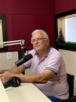 Prefeito de Parisi, Oclair Bento, apresentou nos microfones da Cidade FM o balanço da administração (Foto: A Cidade)