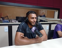 Luizão nos estúdios da Cidade FM 94,7 (Foto: A Cidade)