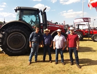 Alunos da Unifev visitam a 25ª edição da Agrishow