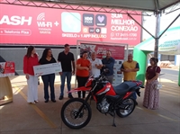 Ganhadora da moto de R$ 25 mil participou com apenas 4 cupons: ‘achei que era pegadinha’