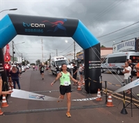 Karina Franzin ficou com o primeiro lugar na categoria geral feminina (Foto: Seesl/Avoa)