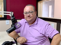 Toninho Santana esteve na Cidade FM (Foto: A Cidade)