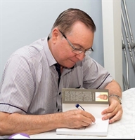 Renomado médium e escritor Carlos A. Baccelli visita Votuporanga