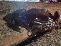 Quatro pessoas ficaram feridas, dentre elas duas crianças, em um acidente envolvendo um carro e uma caminhonete na rodovia (Foto: Arquivo pessoal)