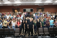 Cia ZeroOito leva bom humor aos alunos da Unifev
