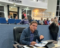 O vereador Serginho da Farmácia apresentou um projeto para conceder benefícios fiscais a imóveis com energia solar (Foto: Assessoria)