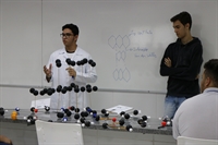 Turmas do Colégio Unifev desenvolvem trabalho sobre estruturas moleculares
