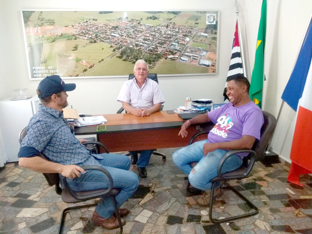 O radialista Nini Maravilha em reunião com prefeito da cidade de Parisi, Oclair Bento e Vaguinho Animal tratando sobre as festividades dos 30 anos do município vizinho, que acontecerá nos dias 20, 21 e 22 janeiro 2023