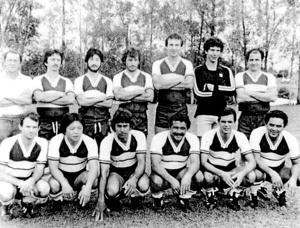 Telesp Clube - No campo do Clube dos 40 a representação da equipe da Telesp Clube se apresenta para um importante jogo no ano de 1981. Esta equipe competiu no campo do amadorismo e promoveu o nome da empresa através da categoria dos seus profissionais. De pé, da esquerda para a direita: Garcia, Adail, Marinho, Lima, Tim o goleiro Zé Roberto e Gerson. Agachados: Fileto, Toshio, Itamar, Dourado, Gomes e João Cirso. A foto é do álbum do Dourado.