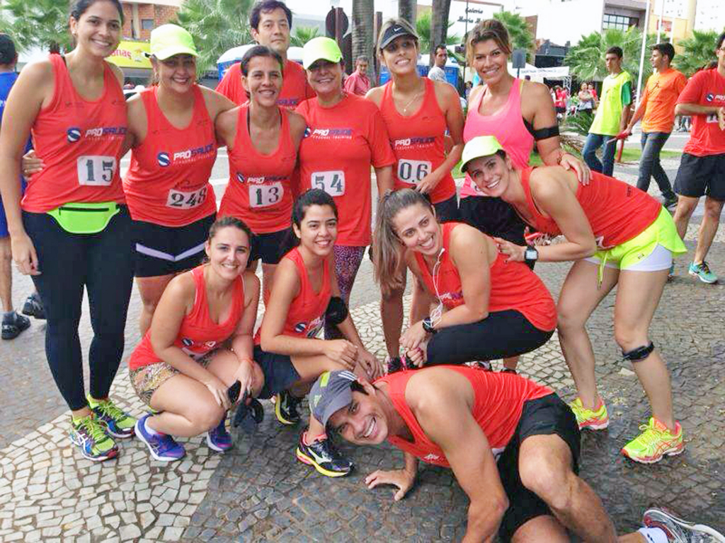 Turma animada de esportistas Pró Saúde, Daniela Gianotti, Andréia Souza Cristiano, Célia Rita Herreira, Paulo Tadeu Komatsu, Rose Santos, Ana Paula Fernandes Menezes, Roberta Oliveira de Menezes, Marla Neves, Geminiana Rodrigues de Moura, Camila Armindo, Ana Trefílio Martins dos Santos, Glauco Ilcélio de Paula