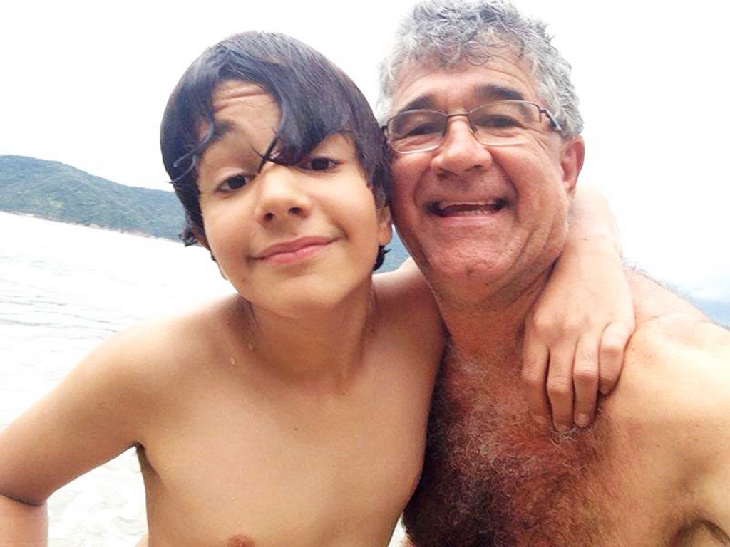 Curtindo a natureza o sempre extrovertido dentista Marco Antonio Gonzalez , ladeado  pelo filho Marco Antonio Borges Scriboni Gonzales