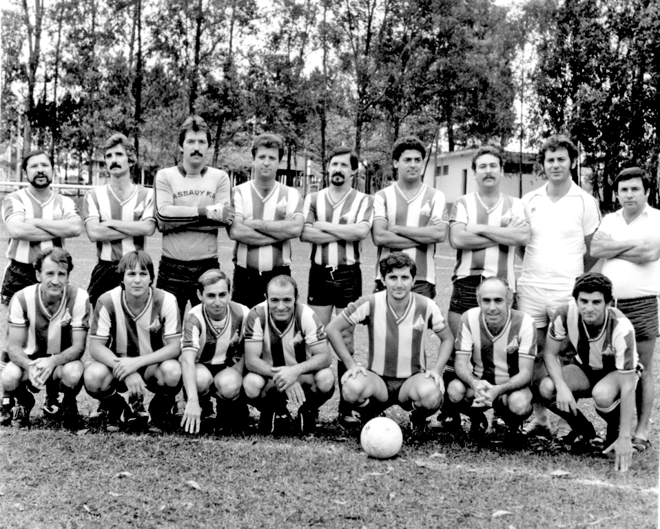 O jogo foi no campo da AABB no dia 19 de setembro de 1982. Este time formado pelos integrantes da diretoria do Assary Clube de Campo ficou em 2º lugar no Campeonato do Banco do Brasil. A partir da esquerda, de pé: Paulino Mateus Olgado, Sérgio (Pombinha), Luiz Carlos Teixeira (goleiro), Valdir Petenucci, Nelsinho Olgado, Joca, Jair Sampaio, Jair Ferreira e Wilsinho da Silva. Agachados: Walter Moretti, Calil, Darci Pereira de Moura, Moacir Contreiras (Lima), Milton (Grilo), Sebastião De Haro e Anísio Sestari (Beteral).
