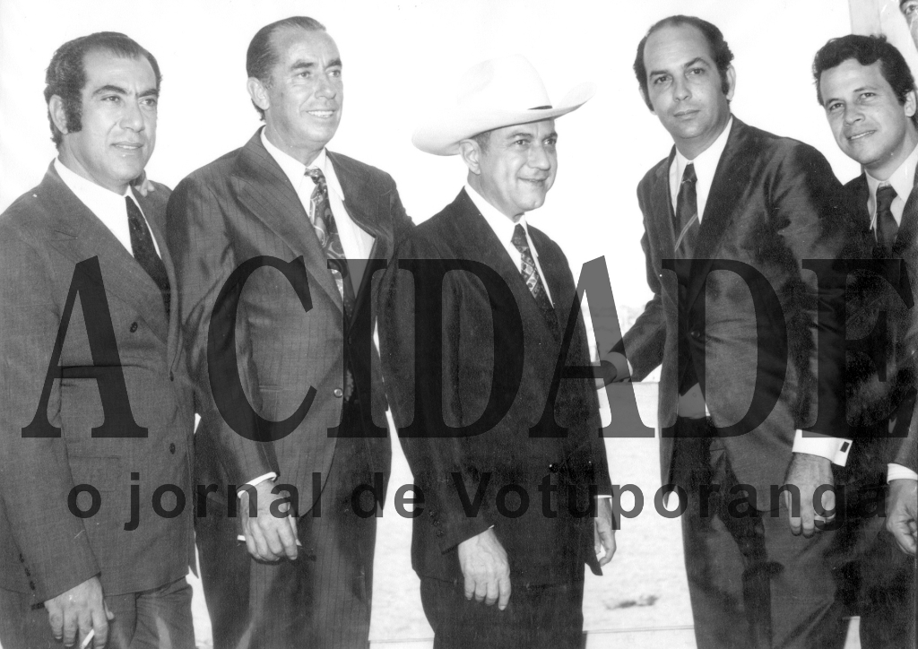 Na festa de aniversário da cidade, no dia 8 de agosto de 1973, o então governador de SP, Laudo Natel, ganhou chapéu dos expositores de gado na Expo de Votuporanga. Na foto aparecem o então secretário  do Trabalho e posteriormente prefeito de Araçatuba, Jorge Maluly Neto, ao lado Herculano Beretta (presidente do Sindicato Rural), o governador, o então prefeito de Votuporanga Luiz Garcia De Haro e o deputado estadual da época Adhemarzinho de Barros. A Expo era o ponto alto das festividades da cidade.