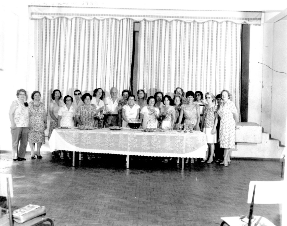 Essas professoras receberam homenagens em 1983, na sede do Centro do proessorado Paulista para comemorar o “Dia das Mulheres”. Veja quem são elas: Judith Saltini, Elza Salgado, Vicenta, Maria de Lourdes Pizarro, Ana Liévana Camargo, Lúcia, Elayne, prof. Floriano (como convidado) e Júlia Marzochi, Romilda, Therezinha Ayres, Edméa, Geny, Neiva Pedroso, Eliza, Aparecida Beretta, Alice, Adalgisa, Leonice, Terezinha Galo e Eunice. 