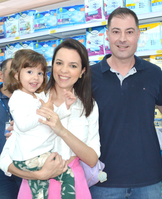 o carinho e as felicitações de amigos e familiares por mais um ano de conquistas e aprendizados. A data é marcada por gestos de amor, especialmente de sua mulher Juliana Favaro Spada e de seus pais, João Vilar e Luisa, que expressam todo o orgulho e afeto por ele neste momento especial. Parabéns, Daniel! Que esta nova etapa seja repleta de saúde, sucesso, realizações e muitos sonhos concretizados. Que a vida continue sorrindo para você com abundância e bênçãos!