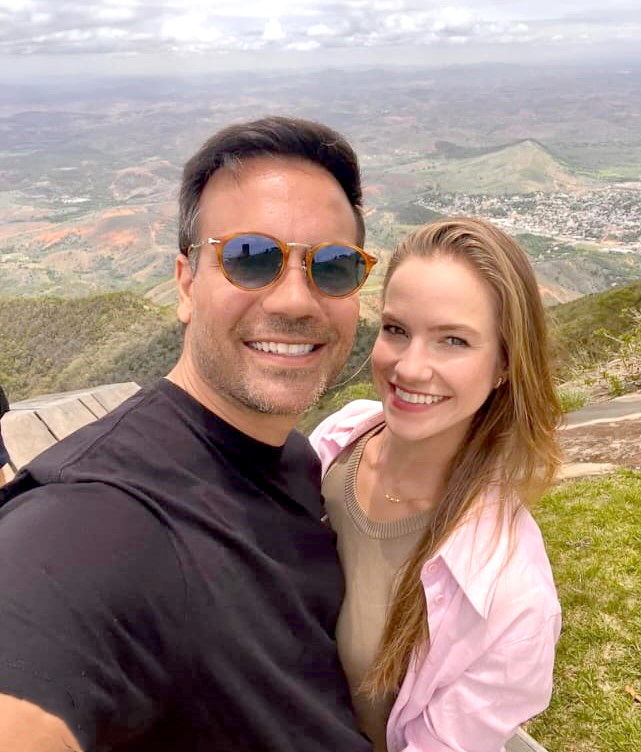 A influencer digital e atleta Vivi Sartori foi a homenageada do último dia 02 de dezembro, data em que celebrou seu aniversário. Cercada pelo carinho do marido, Kássio Fonseca, e de toda a família e amigos, Vivi comemorou seus 29 anos com muita alegria e gratidão. Felicidades à aniversariante! Que este novo ciclo seja repleto de saúde, conquistas e vitórias.