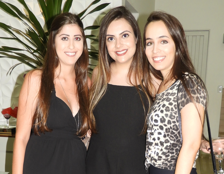 Gabriela, Jessica e Carol desfilando beleza em em recente reinuguração