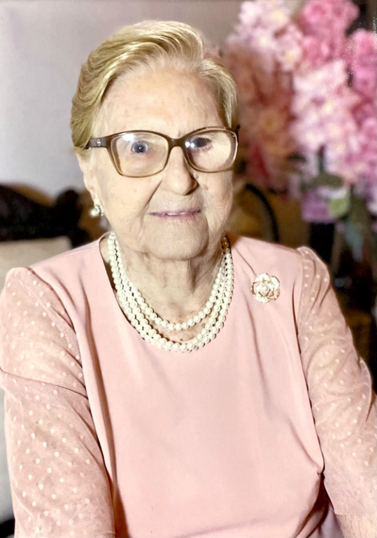 Hoje é dia de celebrar uma vida centenária! A senhora Palmira Biscassi Catanozzi completa 101 anos neste 12 de abril, uma data que será comemorada com muito  carinho por todos que celebram a vida da aniversariante. Ela recebe as felicitações de familiares, amigos e, em especial, do sobrinho-neto Luciano Catanoso, que presta essa homenagem com todo amor e admiração. Parabéns, querida Palmirinha! Um exemplo de força, ternura e uma vida repleta de histórias e exemplos que inspiram a todos nós.