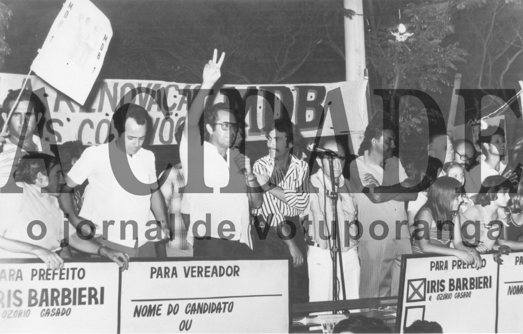 Um grupo de votuporanguenses, representando o Lions Clube de Votuporanga, compareceu à Convenção Nacional do Lions, sediada em Camboriú (SC), no período de 20 a 25 de maio de 1974. O governador do Distrito L-17 (hoje LC-6) era o professor Cícero Barbosa Lima Junior e os demais integrantes da delegação faziam parte do “staff” da governadoria. O presidente Internacional do Lions era o brasileiro Sobral. Veja a foto a partir da esquerda:  Abílio Calille e Isis, Adair e Luiz Carlos Cardoso Prado, Sonia e Francisco Barbosa Lima, presidente internacional Sobral, prof. Cícero Barbosa Lima Júnior e mais o casal Aparecida e Rudy de Souza Lima.

***Confira mais desta coluna em nossa edição impressa e online para assinantes.