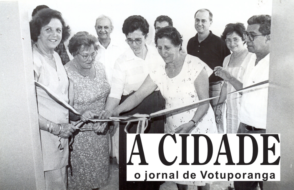 No dia 1 de agosto de 1994 deu-se a inauguração do Centro Infantil “Joana Rossafa Nogueira”. A foto registra o momento do corte da fita inaugural. Da esquerda para direita aparecem: Aparecida Nogueira Stefanelli (na época 1ª Dama da Cidade), Ana Nogueira, Dr. Joaquim Figueira da Costa (vice-prefeito), Magda Nogueira, Adélia Nogueira, engenheiro Marcos Garcia Laraya, Marilda Mantovani (secretária de Educação),e Arquimedes Nei Neves (presidente da Câmara)