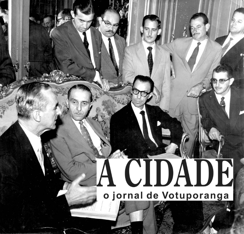 O prefeito Hernani de Mattos Nabuco tinha o hábito de levar uma comitiva para reivindicar as prioridades de Votuporanga em São Paulo. Apesar da conhecida amizade dele com o governador Carvalho Pinto, fazia questão de viajar na companhia de lideranças políticas da cidade para as suas audiências no então Palácio Campos Elísios (antiga sede do governo em São Paulo). Na foto, a audiência do dia 23 de fevereiro de 1960. Aparecem de pé, a partir da esquerda: Dalvo Guedes, ao lado de um assessor do governador, João Hélio Blaya, Albino Citon e o dentista Jardiel Soares. Sentados: o prefeito Nabuco, o governador Carvalho Pinto, Aloysio Nunes Ferreira (o pai) e o cartorário Plínio Marin.