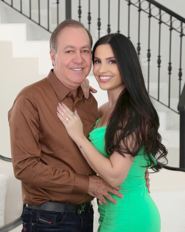 Roberto Beleza e sua amada Daiany sorriem com os olhos e com o coração, transbordando amor, parceria e cumplicidade. Sentimentos profundos que os unem e os tornam eternamente apaixonados.