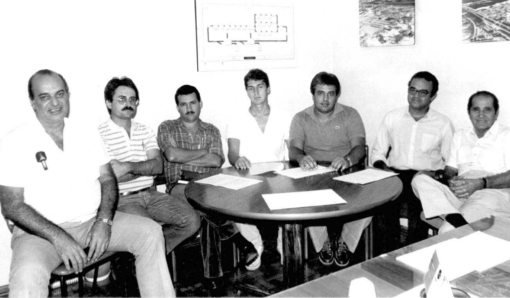 A partir da esquerda: Antonio Castelli, Jurani Pereira da Silva, Dagoberto José Mira Alves, José da Rocha Giongo Júnior, Marinho Farinazzo e Marcelo Schorr Martins. Foi um dia de intensa movimentação nas dependências recreativas do Votuporanga Clube nos anos 70. A foto pertence ao arquivo pessoal de Marcelo Schorr Martins.