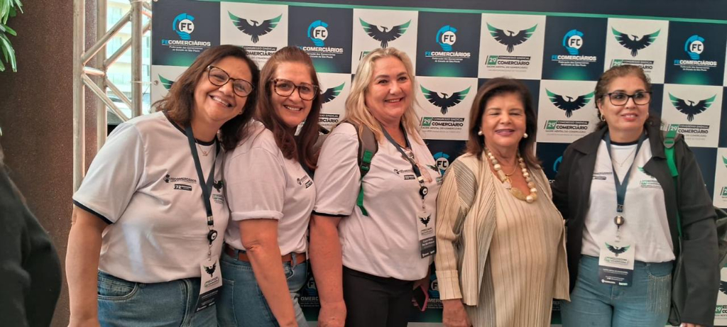 Lia Marques, presidente do Sincomerciários de Votuporanga, acompanhada por sua equipe de colaboradoras, esteve em São Paulo para participar de uma palestra inspiradora com a empresária Luiza Helena Trajano. Uma experiência enriquecedora que fortalece ainda mais a liderança feminina e o compromisso com o desenvolvimento do comércio!