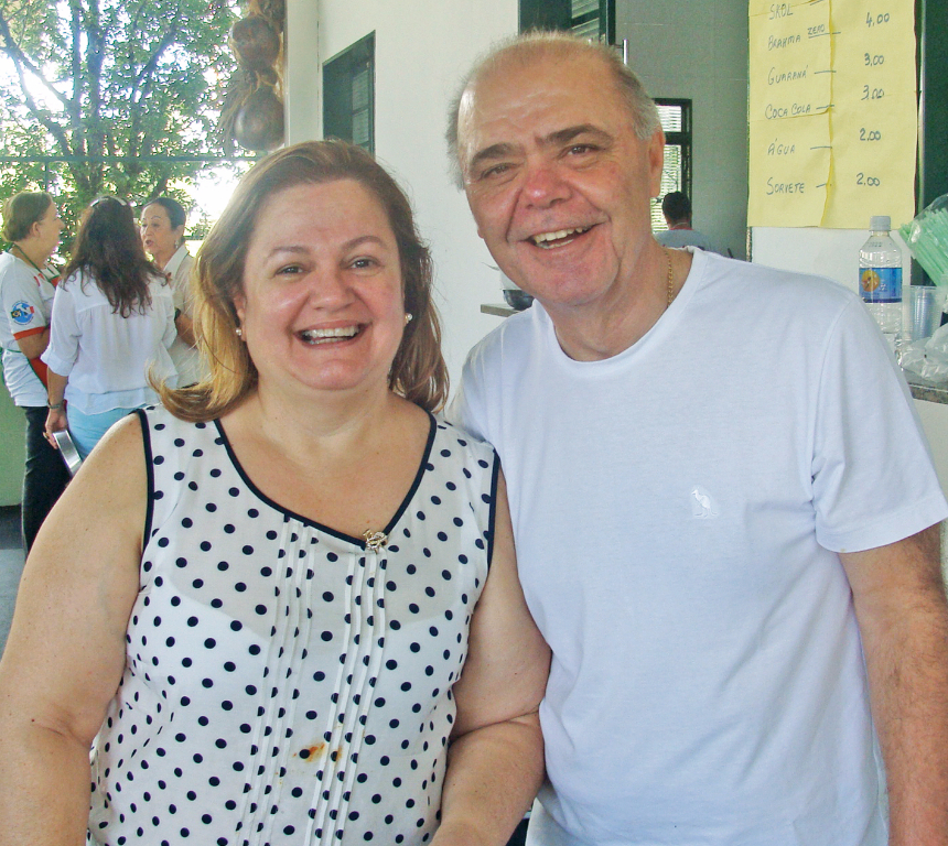 Maria Cristina Panzanela Augusto é a feliz aniversariante desta terça-feira. O marido Nelson Augusto Filho é quem puxa a fila dos cumprimentos neste dia especial. Felicidades!