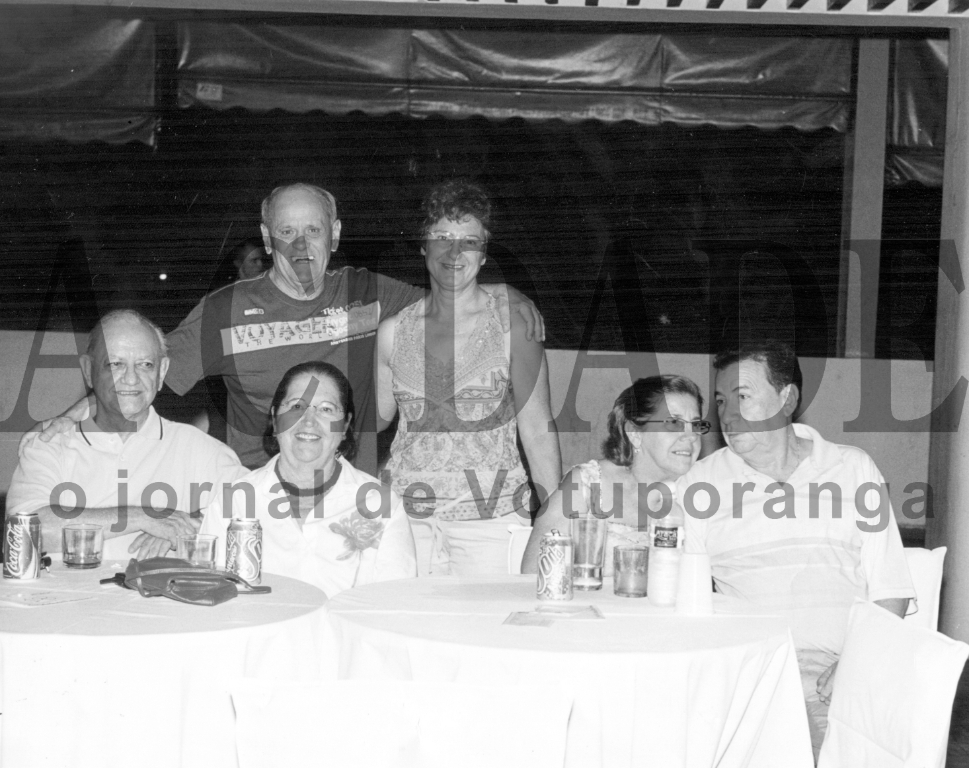 Ano 2005 - Mesa da diretoria. O então presidente do Votuporanga Clube, dr. Joaquim Figueira da Costa e Wanda, com os casais secretário e tesoureiro. Em pé: Jaime Alvares Gil e Clarice. Na direita: Antonio de Lima e Maria Izabel.Todos eles tiveram uma presença ativa na história do Votuclube

***Confira mais desta coluna em nossa edição impressa e online para assinantes.