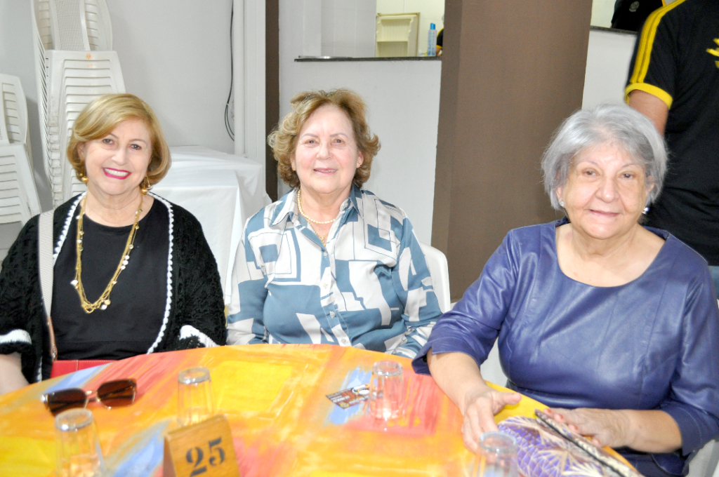 As amigas Tecla Haddad, Ivone Sanches Revuelta e Vera Silvia Veiga.