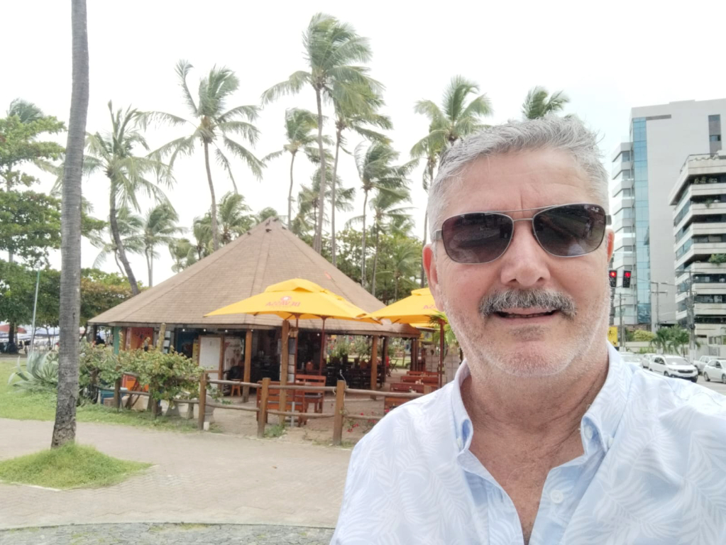 Neste domingo, 24, o advogado Dr. Milton Francisco de Souza celebra mais um ano de vida com o coração cheio de gratidão. Junto de sua esposa Silvana, dos filhos Laurindo, Lucas e Laís, das noras Tamires e Ayla, do genro Paulo Vitor e do netinho Guilherme, ele é homenageado com carinho por familiares e amigos. Que esta nova etapa seja repleta de saúde, alegrias e bênçãos. Feliz aniversário, Miltinho!
