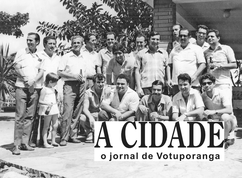 Na década de 70 a igreja católica reunia lideranças para promover o Cursílio da Cristandade. Os cursilistas como eram chamados se reuniam com frequência. Aqui está um grupo deles. Esta foto foi após uma reunião. Confira da esquerda para a direita, de pé: Mário dos Santos, Castelli, Olindo Roma, Molina, Egídio Pascoalotti, Dr. Atair Barcelos de Carvalho, Dr. Joaquim Figueira da Costa, Jaime Pereira, Edgar Simões, Juvenal Lopes, José Galera Sanches e José Marão Filho. Agachados: (?), José Delgado, Simões, Manoel Anzai e Domingos Olmedo. A menina é filha do Mário dos Santos