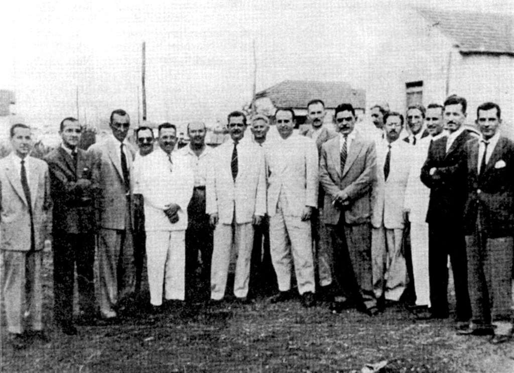 Na manhã de 7 de setembro de 1951 eles participaram do ato de lançamento da pedra fundamental para a construção do prédio próprio da Associação Comercial, Industrial e  Agropecuária de Votuporanga. Confira da esquerda para a direita, entre outros: Egas Munis de Oliveira, Pedro Tagliavini, Hernani de Matos Nabuco, João Santaella, os médicos Martiniano Salgado, dr.  Orlando Van Erven Filho, Othogamis Luiz Arantes, dr. Antonio Camarero, Wilson Cordeiro de Brito, Jonas Rodrigues dos Santos, os advogados Wilson de Souza Foz, dr. Joaquim Franco Garcia, Alfredo Rodrigues Simões (Cavaco), Andersen Luiz Arantes, o alfaiate Cornélio D. Martins e Wilson Lapa.
