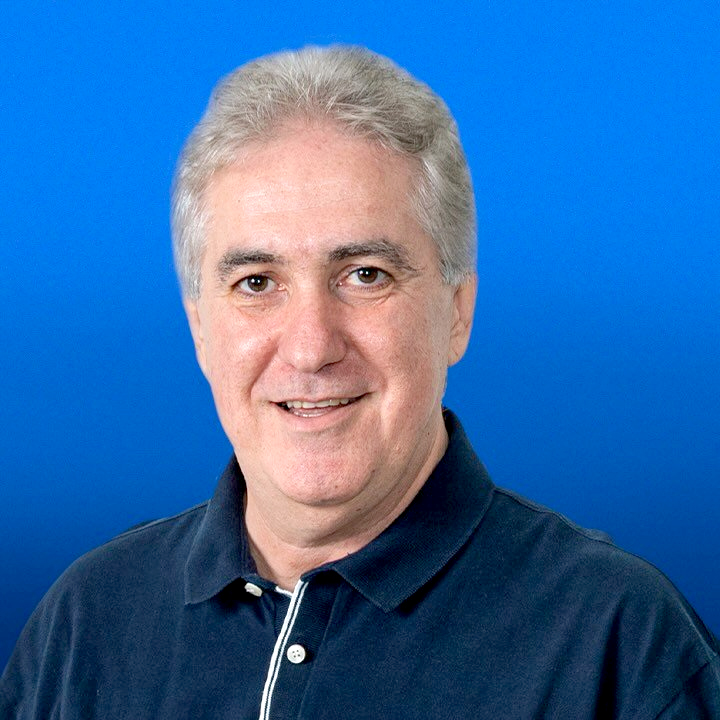 O dia de hoje é dedicado a celebrar a vida do respeitado advogado e presidente da UNIFEV, Dr. Celso Penha Vasconcelos, um profissional brilhante e exemplar em suas profissionais, um homem admirável. Comemorando mais um ano de vida, ele recebe todo o carinho de sua amada filha Bruna, que é fonte constante de amor, orgulho e companheirismo em sua trajetória. Sua família e amigos também se unem enviando o abraço caloroso pela data festiva. Parabéns Dr. Celso, que este novo ciclo venha com saúde, paz, sabedoria e muitas conquistas. 