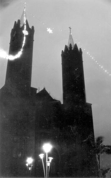 Estrela entre as torres da Matriz - Para dar clima de Natal em Votuporanga o pessoal não mede esforços. Nos anos 80 instalaram uma estrela entre as duas torres da Igreja Matriz. A iniciativa foi muito elogiada e o local que brilhou a “Estrela de Belém” foi o diferencial na decoração daquele ano.