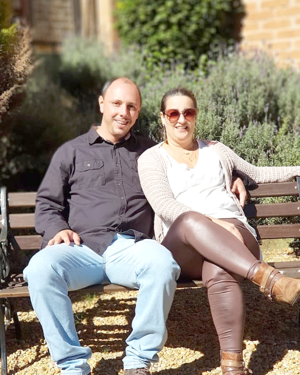 Parabéns ao empresário Júnior Vilela, que celebra neste 30 de outubro mais um ano de vida!  Recebendo o afeto da esposa Karina Fiori Vilela e de todos os colaboradores da Calubri Auto Center Pneus, que reconhecem seu trabalho, carisma e dedicação. Feliz aniversário Júnior, muita saúde, sucesso e dias felizes.