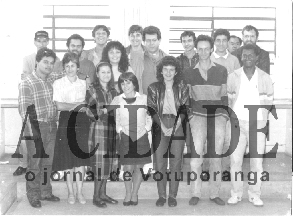 Comemorando os 37 anos de fundação do jornal A Cidade selecionamos hoje algumas fotos da nossa equipe de trabalho. Esta foto é de julho de 1989. Confira a partir da esquerda: Macuco, Baio, Benone Amaro, Doraíde, Sérgio Mantovan, Paulo Suzuki e João Carlos Catalão. Na frente: Juliano Maurício, saudosa Terezinha, Elizete, Elaine, o impressor Maurício (até hoje na equipe) e o saudoso Mexicano.

***Confira mais desta coluna em nossa edição impressa e online para assinantes.